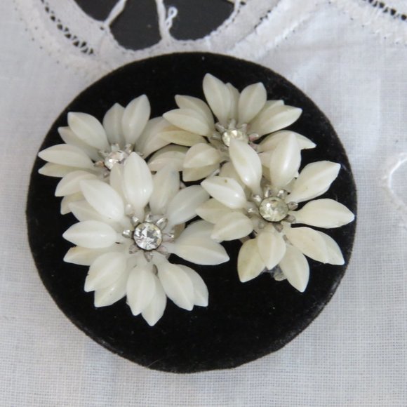 Plastic 1960s Earrings, White Daisies With Rhinestone Centers, Cute Boho Chic - Picture 2 of 7